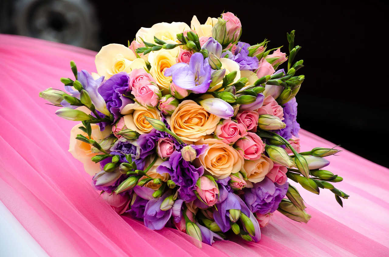 bouquet fleurs mariage jaune violet