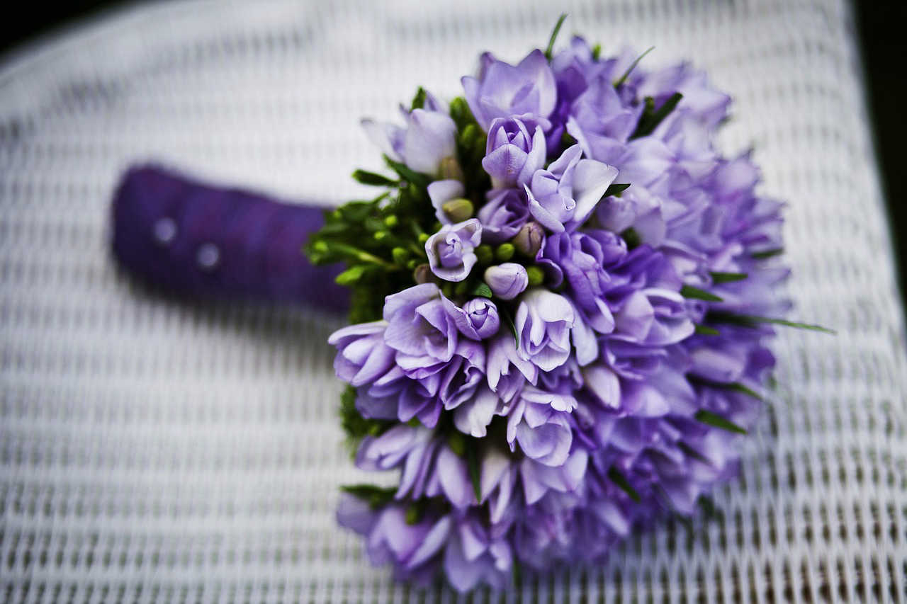 bouquet mariage fleurs violettes
